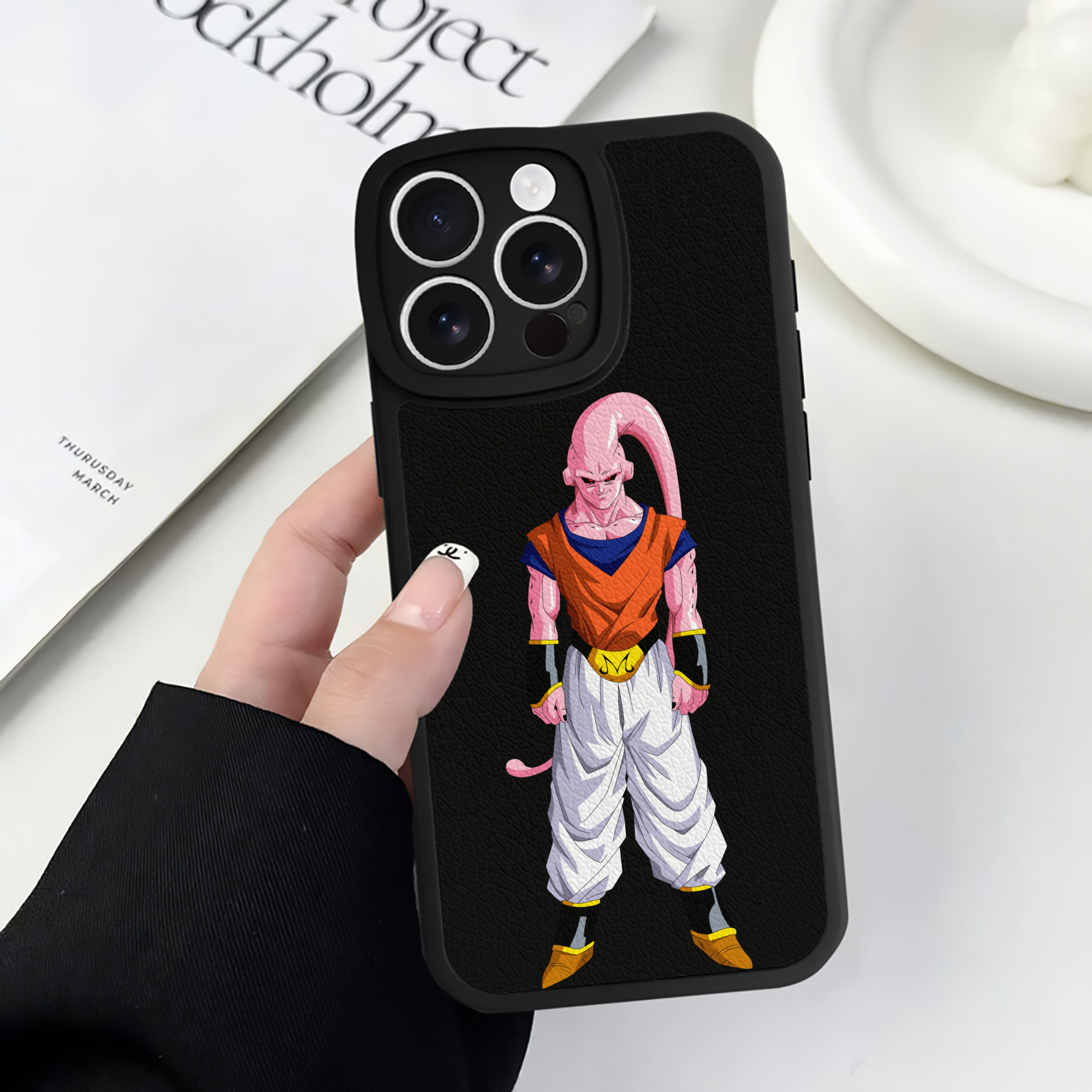 （画像用） ドラゴンボール 魔人ブウ DRAGON BALL Majin Buu 【iPhone 16シリーズ対応】シリコンスマホケース（レザー調） 材質：シリコン